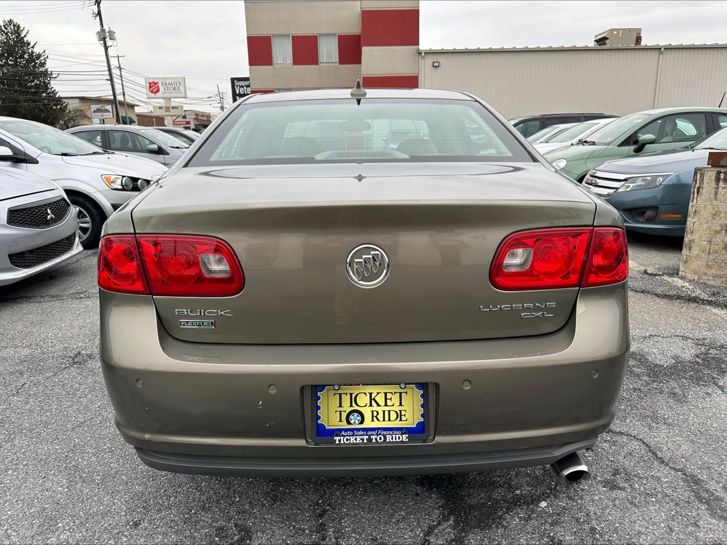 2011 GOLD Buick Lucerne CXL (1G4HC5EM6BU) with an 3.9L V6 OHV 12V engine, 4-Speed Automatic transmission, located at 1254 Manheim Pike, Lancaster, PA, 17601, (717) 393-9133, 40.062870, -76.323273 - Photo#5